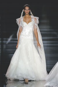 Pronovias Struts Its Stuff 2006