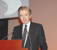 Bubbly '05 LVMH: Net Leaps 21 Percent, Arnault Sees No Peers