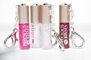 Mass Beauty Makers Take Cue From Prestige, Runway