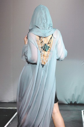 Fashionable Tryst Between the Sheets