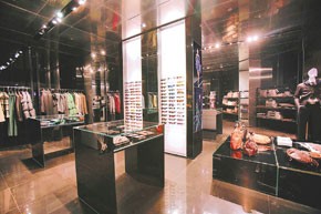 Accessories Brands Tap Travel Retail Growth