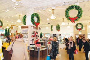 Yule Tide: Fragrance Drives Beauty Momentum Across Europe