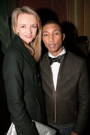 Fashion Scoops: Givenchy Groupies... Tomb Raiders... Heath Ledger Remembered...