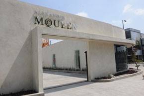 McQueen Makes Bold L.. Statement