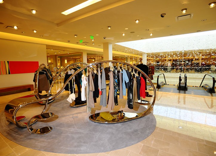 Neiman's Opens L..'s San Fernando Valley