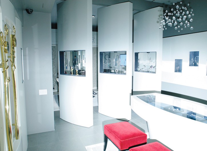 Anna Hu Jewelry Salon Opens the Plaza