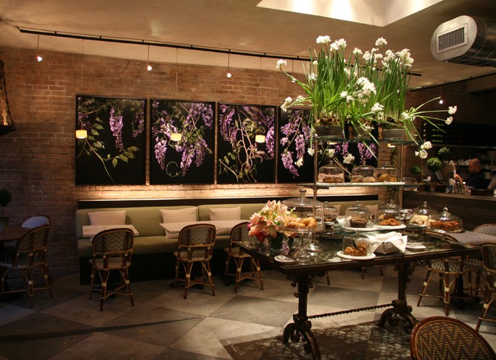 Ze CAFE: Where the Crowd Eats