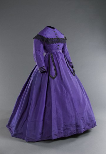 Paris Museum Exhibit Highlights 'Crinoline Empire'