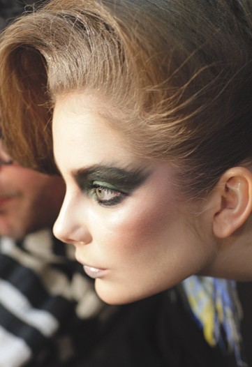 Hanging 10: Nars Returns the Runway
