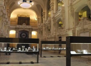 The nave of the Musée des Arts Décoratifs in Paris, which hosted an Art Deco and Avant-Garde Jewelry exhibit in 2009.