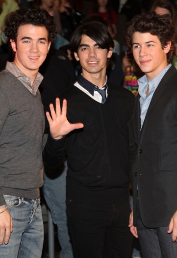 Jonas Brothers Add Tween Apparel Brand
