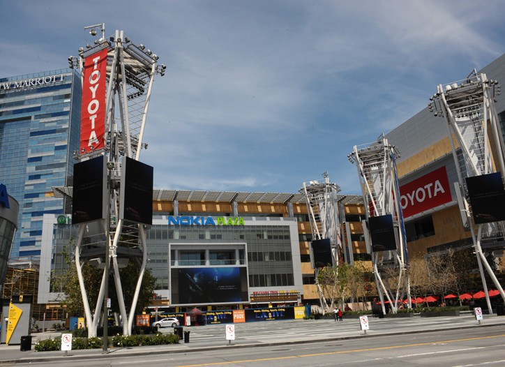 Recession Stalls Downtown L.. Retail