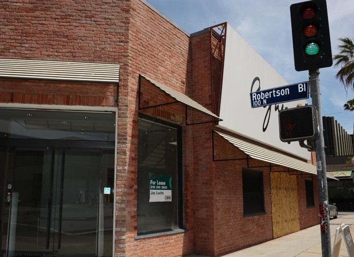 Down and Out: Store Closings Spread L..