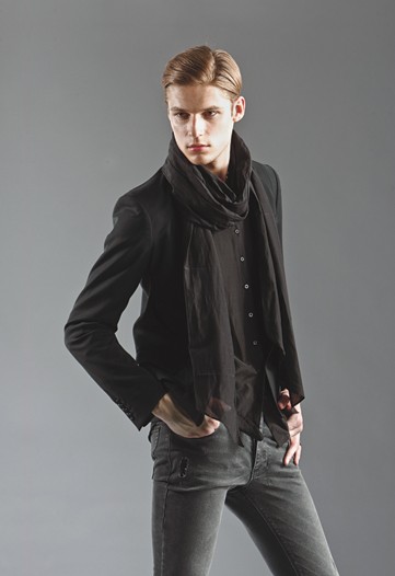 Men's 2009 Fashion Trend: Girl on Guy