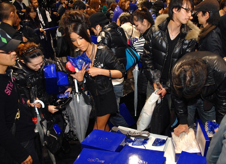 Jimmy Choo H&M Line Draws Crowds