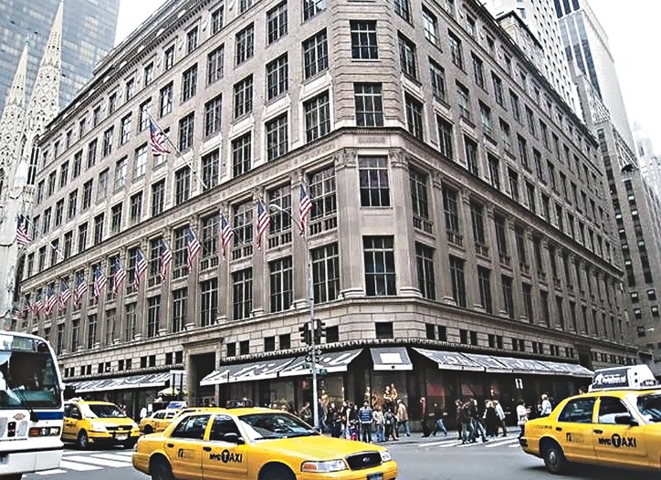 Saks Eyes Growth Loss Narrows Qtr.