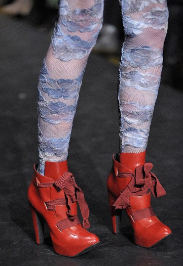 Fall 2010 Legwear Trend: Romancing the Tone