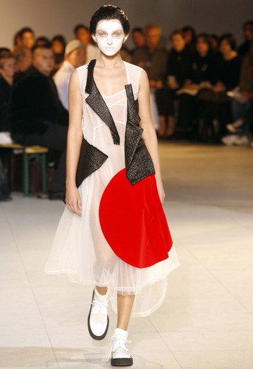 Barbican Lauds Japanese Fashion