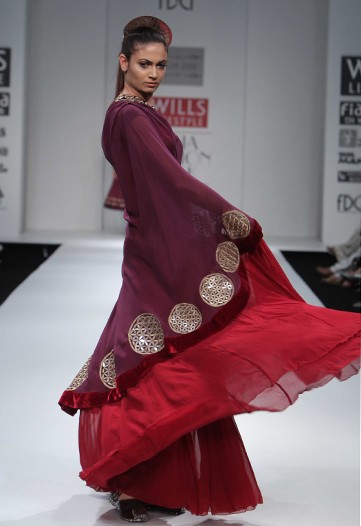 Buyers Flock Fashion Weeks India