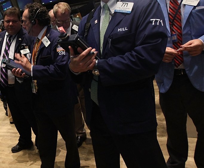 Dow Adds 394 Points, But Retail Dragged Down by Amazon