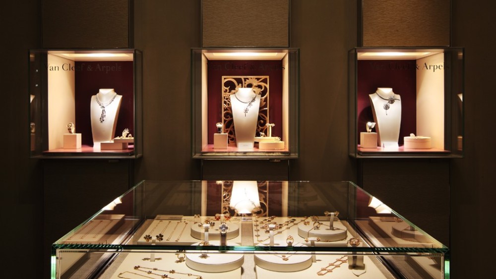 Van Cleef & Arpels Plans China Exhibit