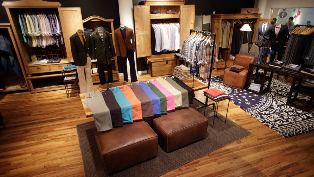 E-tailers Complement Web Sites With Array of Shops, Showrooms