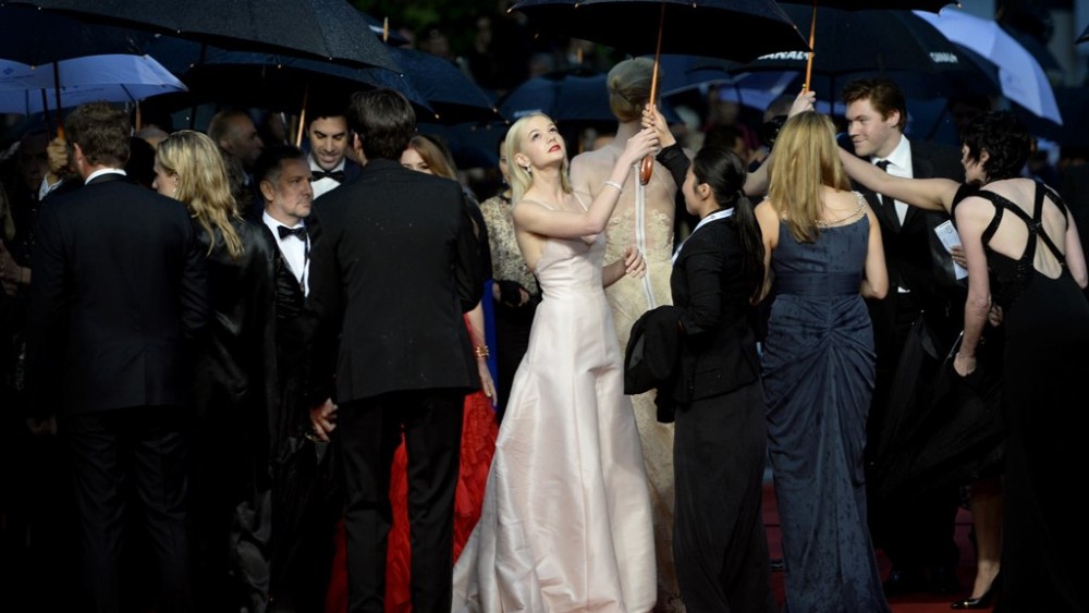 'Great Gatsby' Stars Brave Wet Red Carpet Cannes