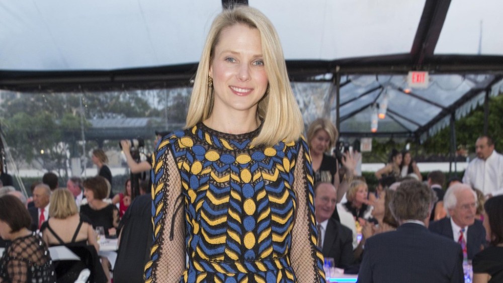 Yahoo Looks to Seriously Consider Sale