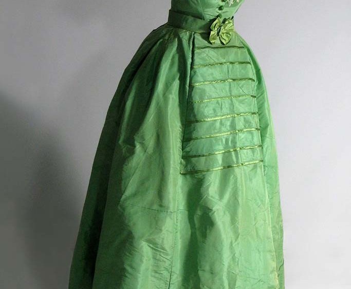 Deadly Victorian Fashions Spotlighted Toronto's Bata Museum