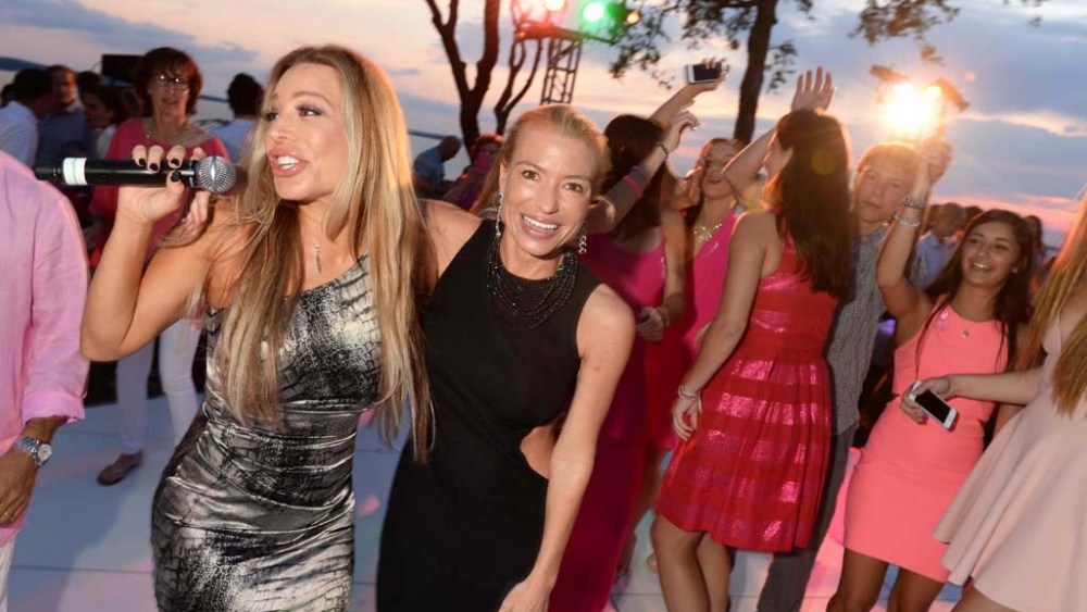 Lisa Perry Hosts Paddle & Party Pink