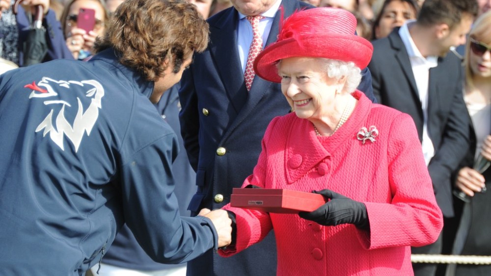 Queen Elizabeth At 90: Her Big Shoe Moments [PHOTOS]