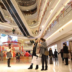 Retail Stocks Decline After Seesaw Trading Day