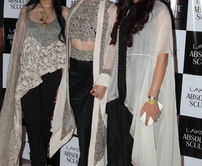 Lakme Fashion Week Focuses on Pastels, Indian Textiles