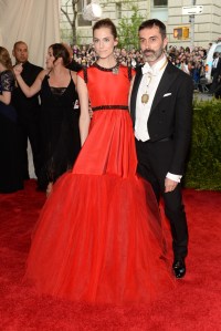 Allison Williams in Giambattista Valli