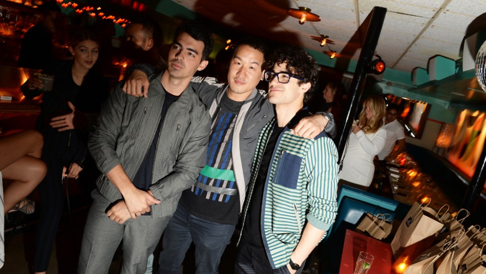 Joe Jonas and Darren Criss, both wearing Richard Chai, with the designer.