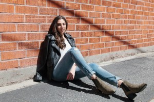 Emma Marciano in Levi's and Sol Sana