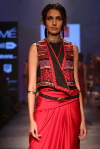 A look from Tarun Tahiliani.
