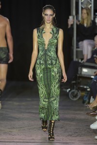 Julien Macdonald RTW Spring 2016