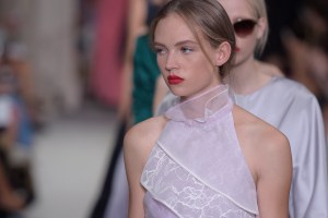 Beauty at Oscar de la Renta Ready to Wear Spring 2016