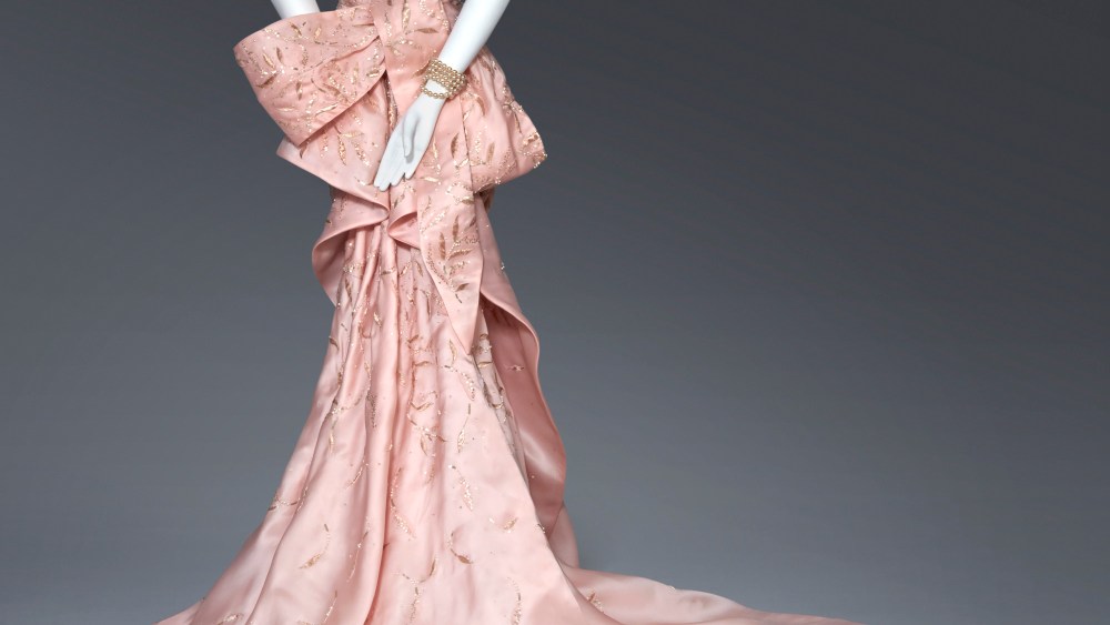 Oscar de la Renta gown