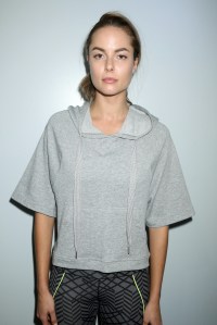 A look from the 2(x)ist spring 2016 women's collection.
