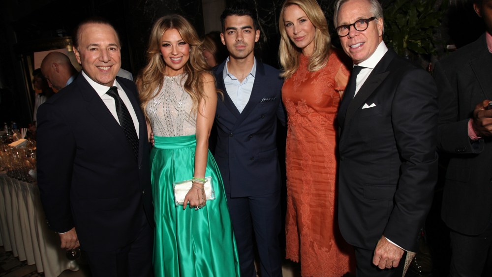 Tommy Mottola, Thalia, Joe Jonas, Dee and Tommy Hilfiger.