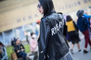 Seoul Fashion Week street style.
