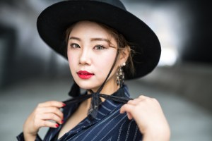 Seoul Fashion Week street style.
