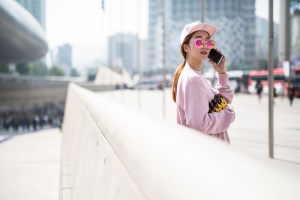 Seoul Fashion Week street style.