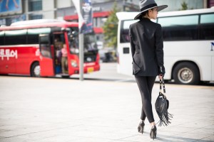 Seoul Fashion Week street style.