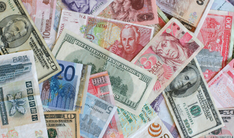 Dollar Slips Versus Yen as China Trade Tensions Weigh