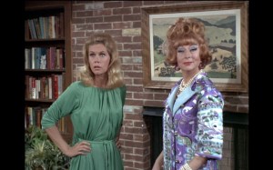 Elizabeth Montgomery as Samantha Stephens and Agnes Moorehead as Endora in Bewitched (1964 – 1972)