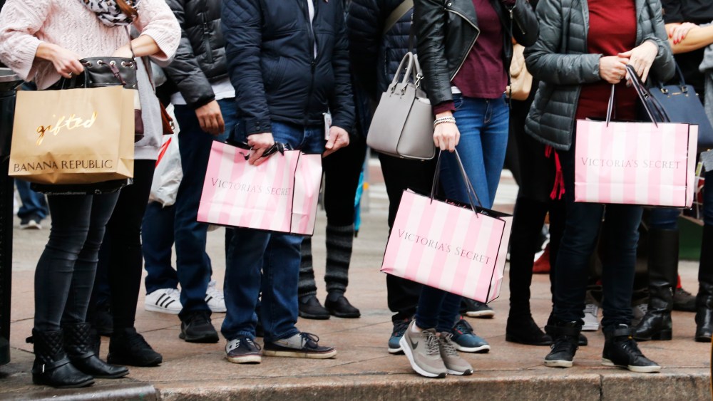 Holiday Shoppers in Midtown NYC