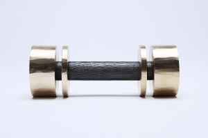 Unique weights in hammered brass and oxidized bronze by Marine Breynaert.